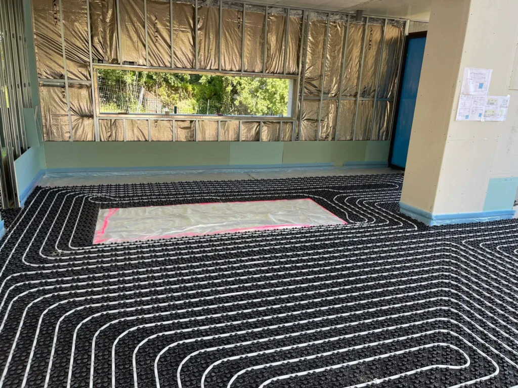 Instalación en proceso de suelo radiante en Sant Cugat